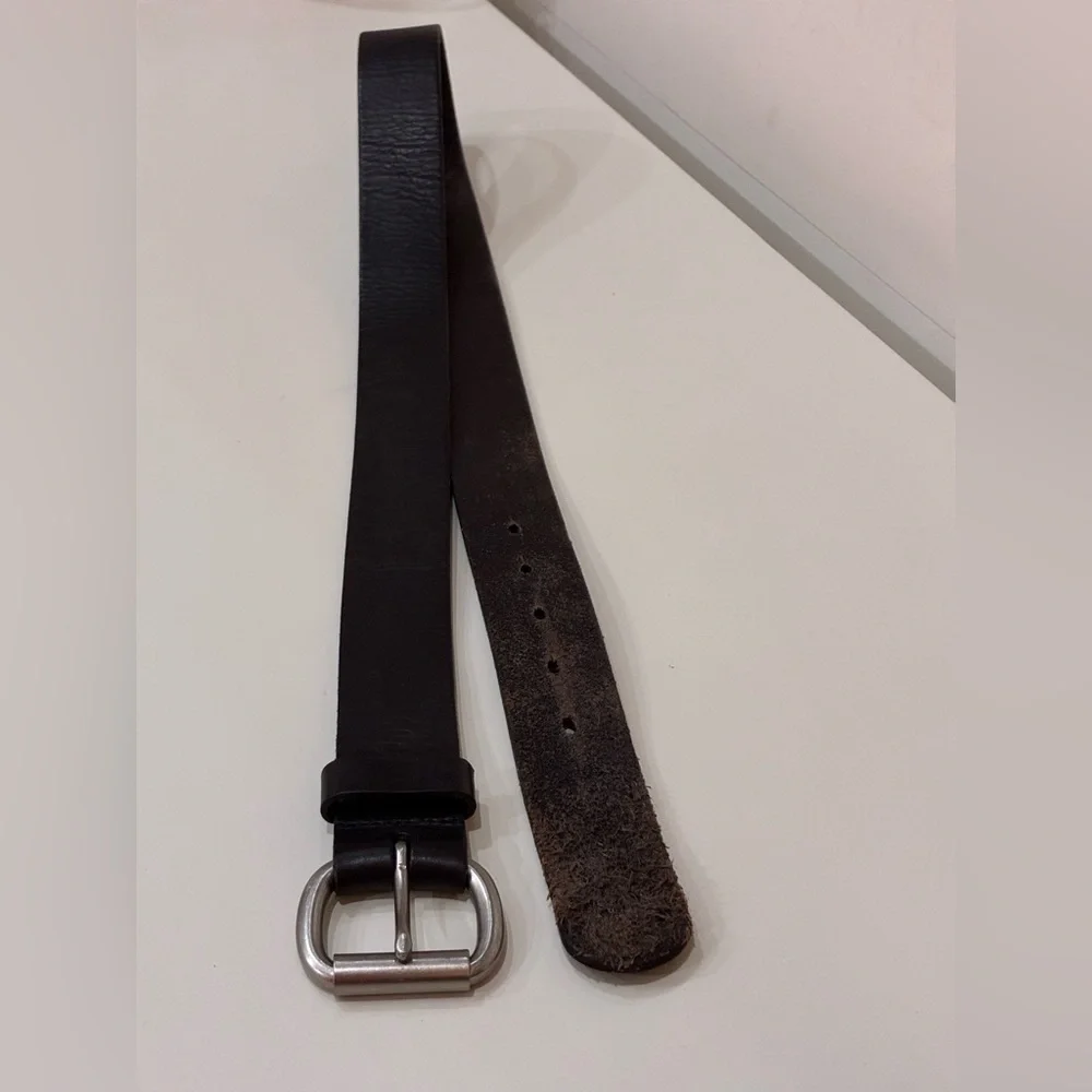 Fossil Full Grain Leather Vintage Belt Size 38 classic style to your wardrobe